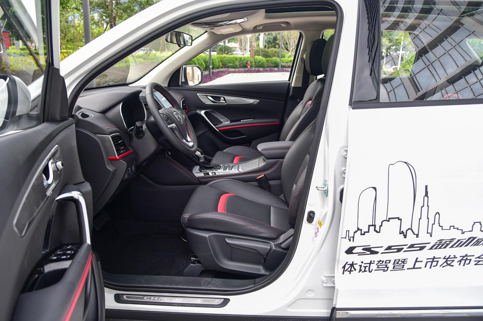 2018款 1.5T 自动蓝动型 座椅空间