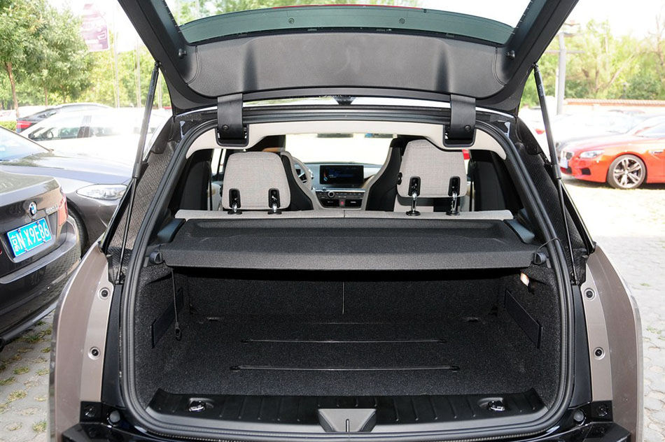 2014款 纯电动版 座椅空间