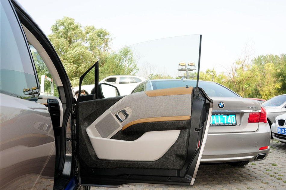 2014款 纯电动版 座椅空间