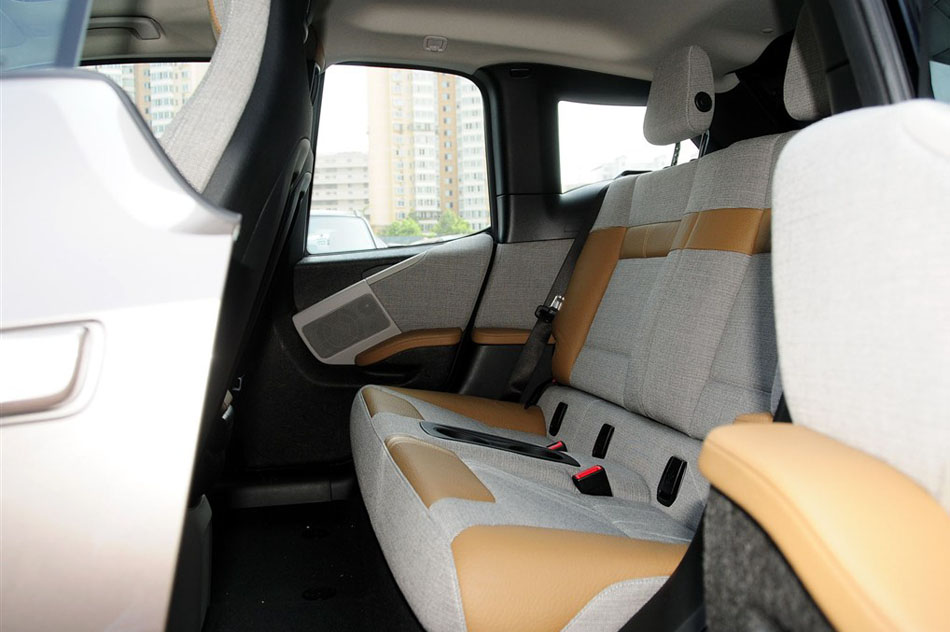 2014款 纯电动版 座椅空间