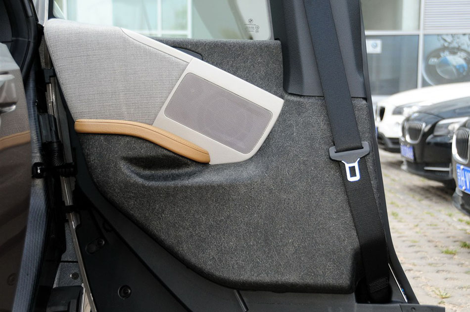 2014款 纯电动版 座椅空间