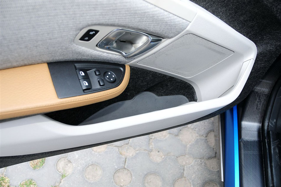 2014款 纯电动版 座椅空间