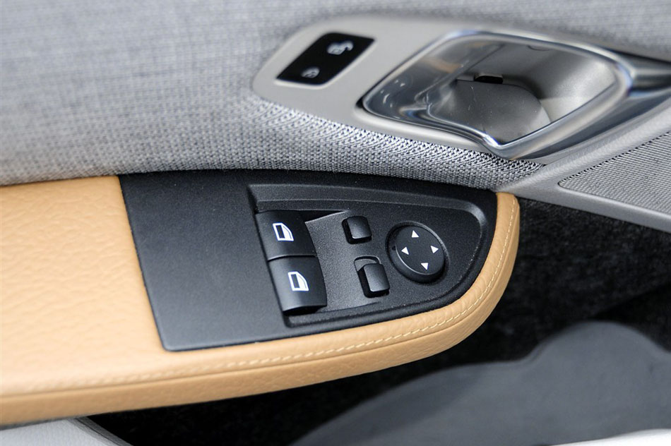 2014款 纯电动版 座椅空间