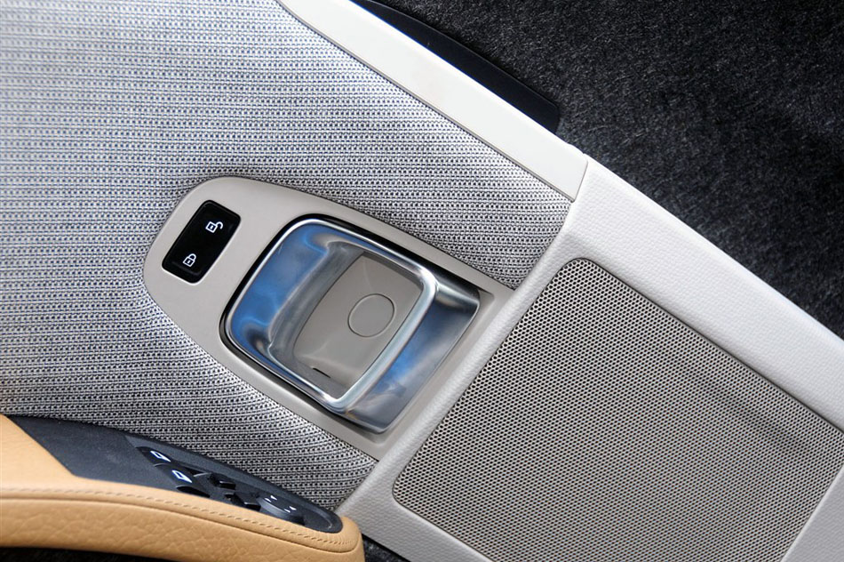 2014款 纯电动版 座椅空间