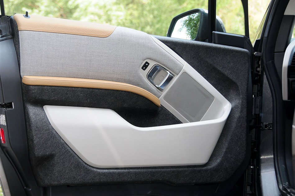 2014款 纯电动版 座椅空间