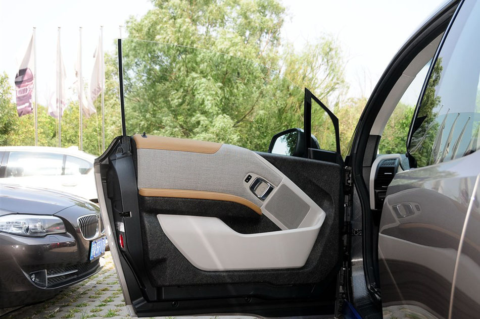 2014款 纯电动版 座椅空间