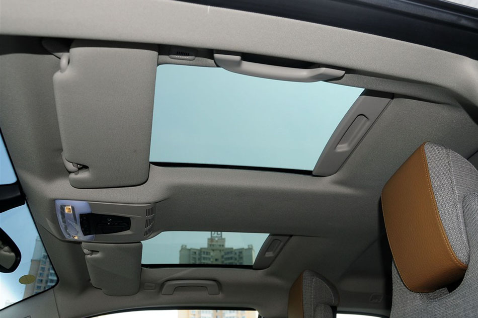 2014款 纯电动版 座椅空间