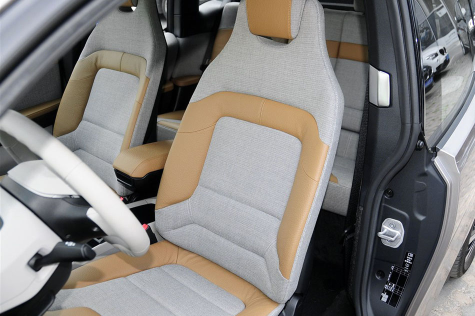 2014款 纯电动版 座椅空间
