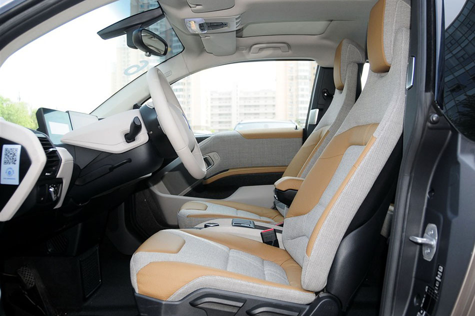 2014款 纯电动版 座椅空间
