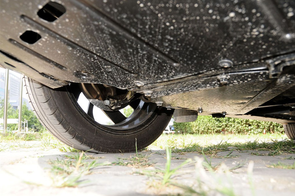 2014款 纯电动版 引擎底盘