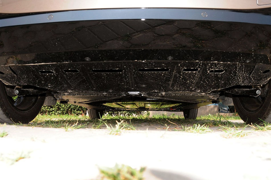 2014款 纯电动版 引擎底盘