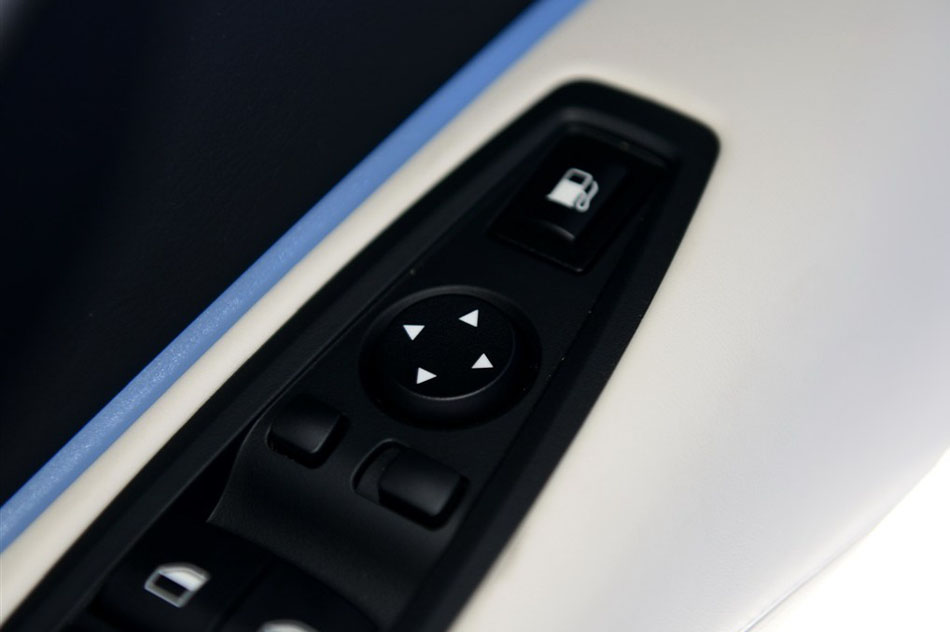 2014款 标准型 座椅空间