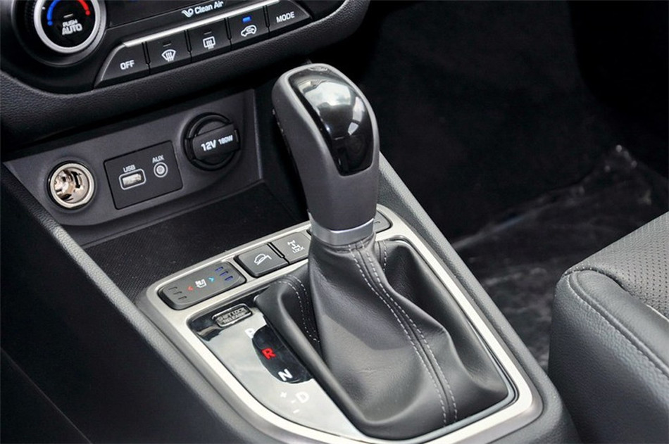 现代ix25 两驱 2015款 1.6L AT 尊贵型 内饰