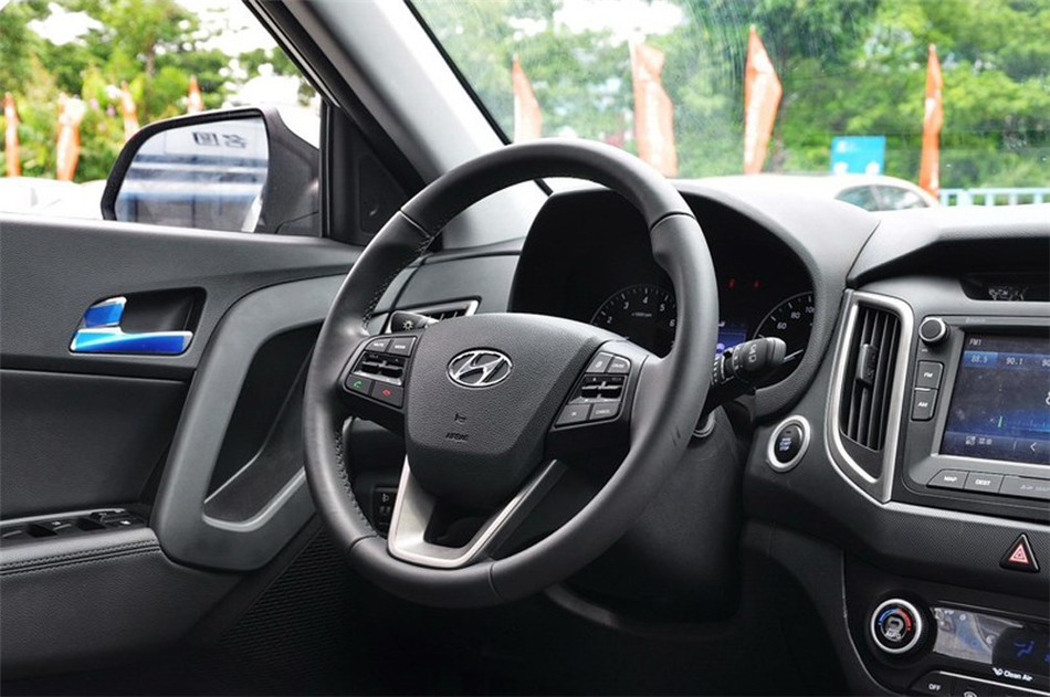 现代ix25 两驱 2015款 1.6L AT 尊贵型 内饰