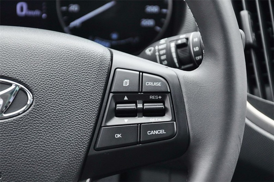 现代ix25 两驱 2015款 1.6L AT 尊贵型 内饰