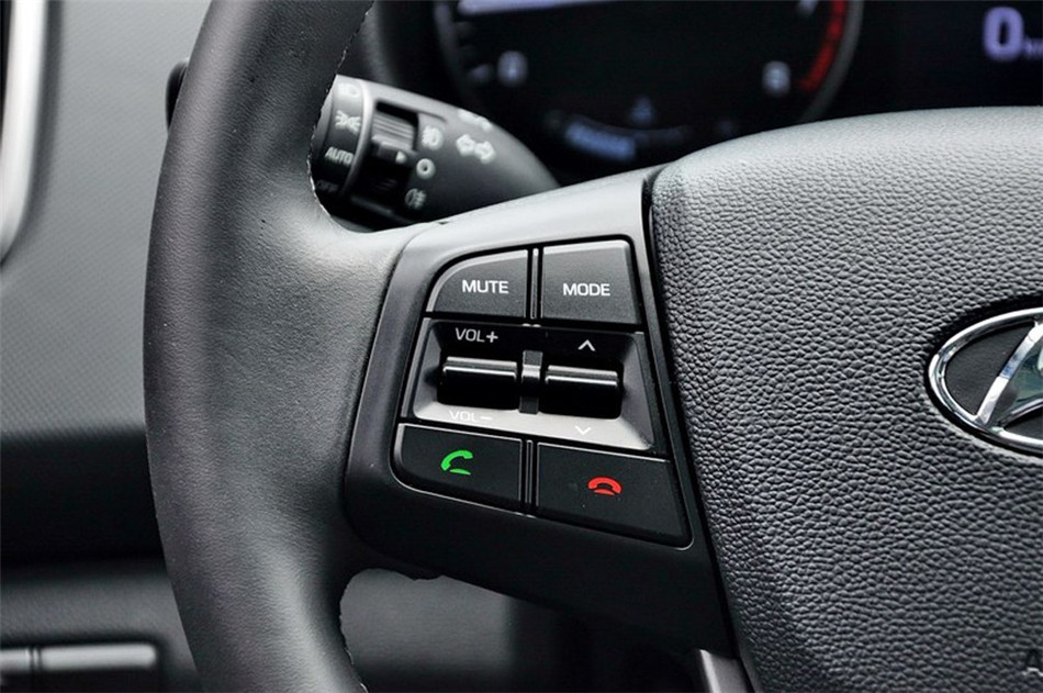 现代ix25 两驱 2015款 1.6L AT 尊贵型 内饰