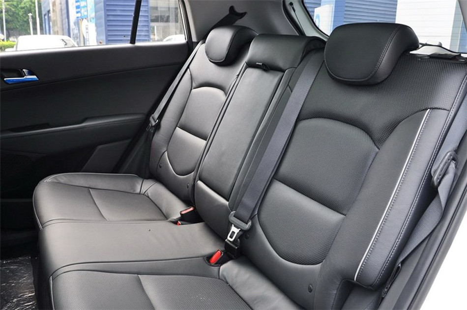 现代ix25 两驱 2015款 1.6L AT 尊贵型 座椅空间