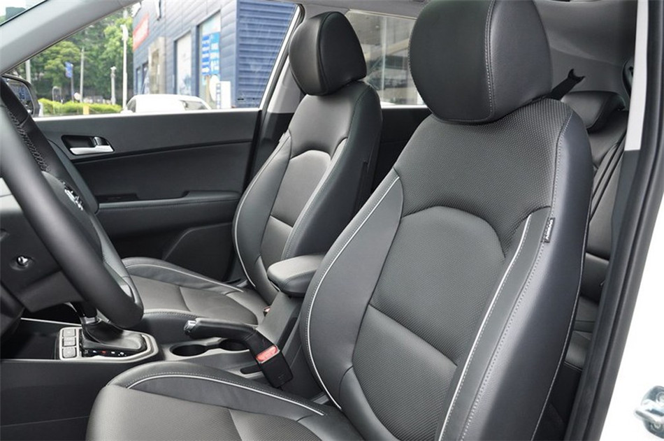 现代ix25 两驱 2015款 1.6L AT 尊贵型 座椅空间