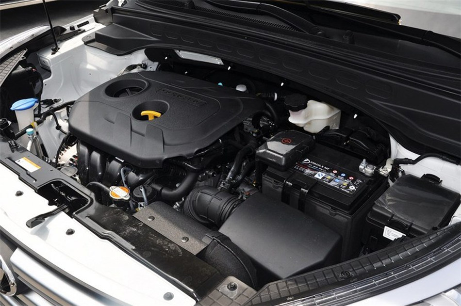 现代ix25 两驱 2015款 1.6L AT 尊贵型 引擎底盘