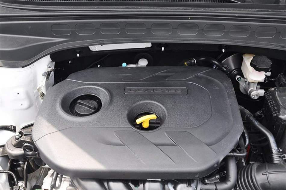 现代ix25 两驱 2015款 1.6L AT 尊贵型 引擎底盘