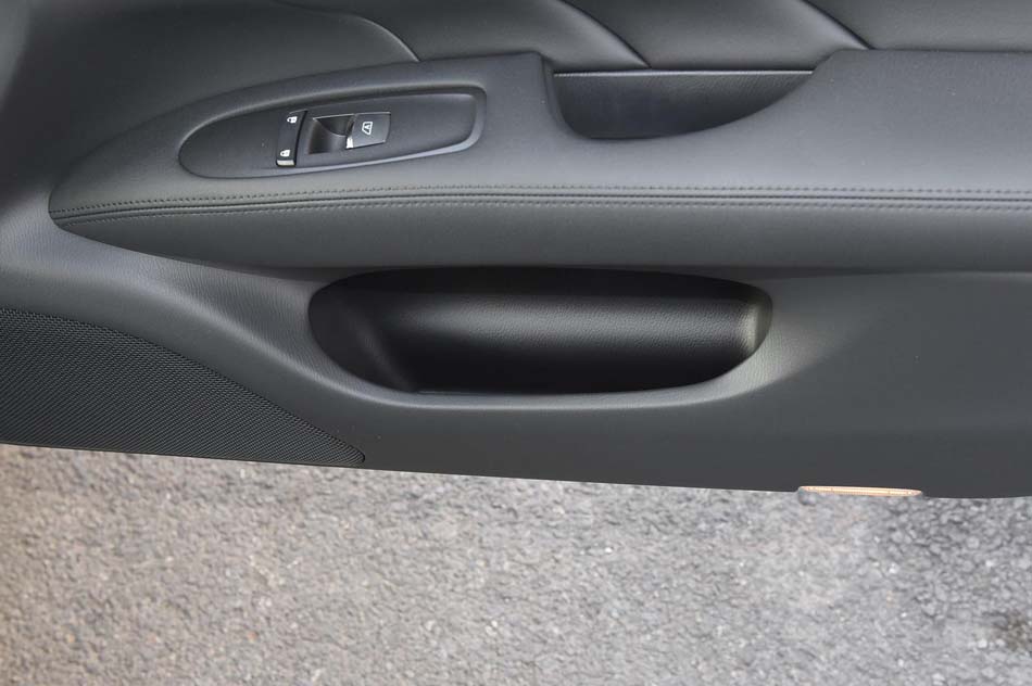 2019款 Q70L 2.0T 豪华版 座椅空间