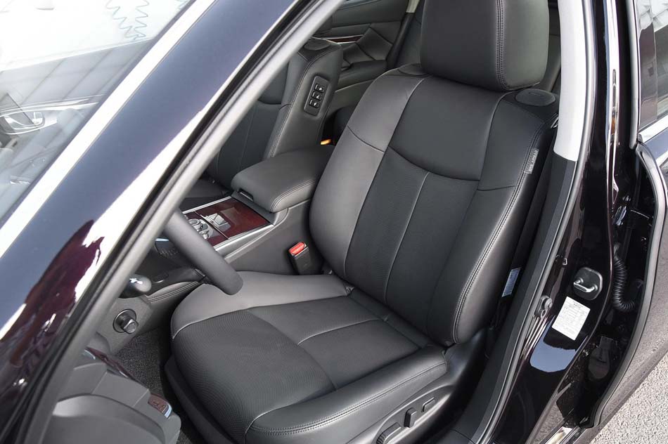 2019款 Q70L 2.0T 豪华版 座椅空间