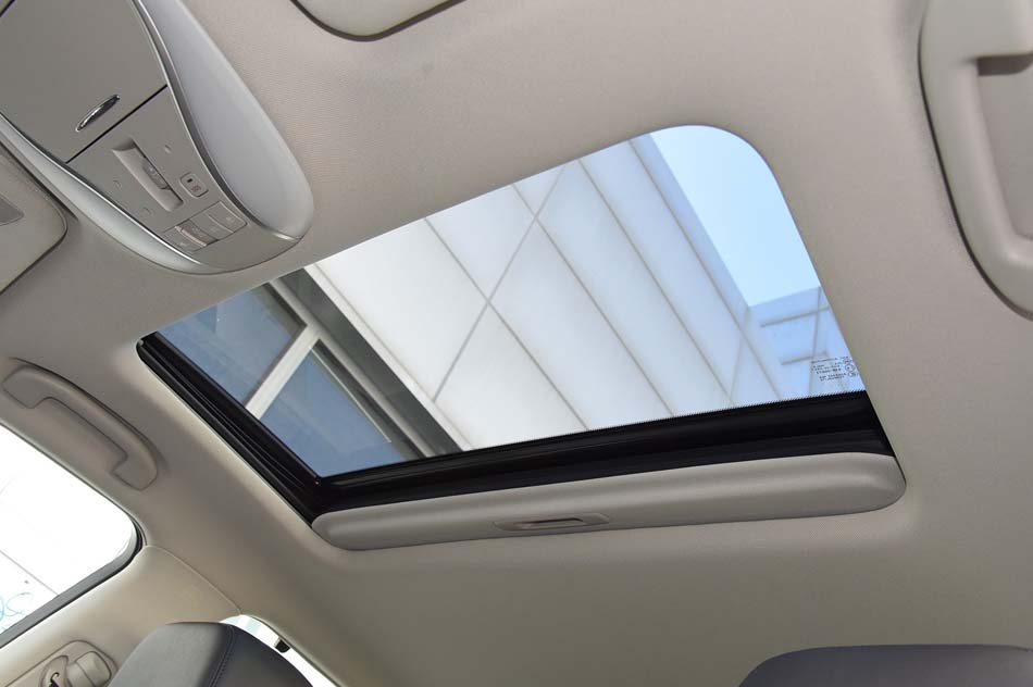 2019款 Q70L 2.0T 豪华版 座椅空间