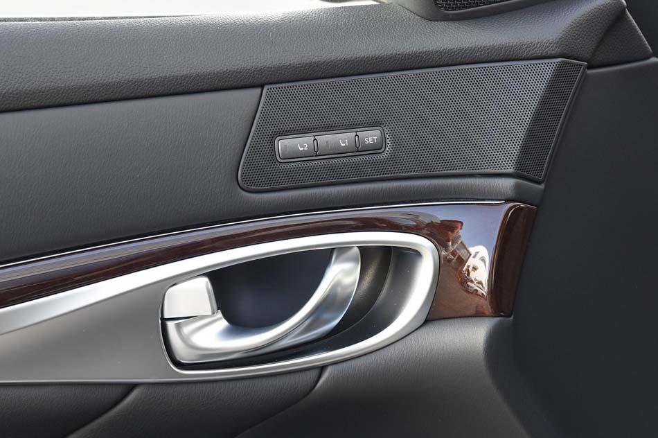 2019款 Q70L 2.0T 豪华版 座椅空间