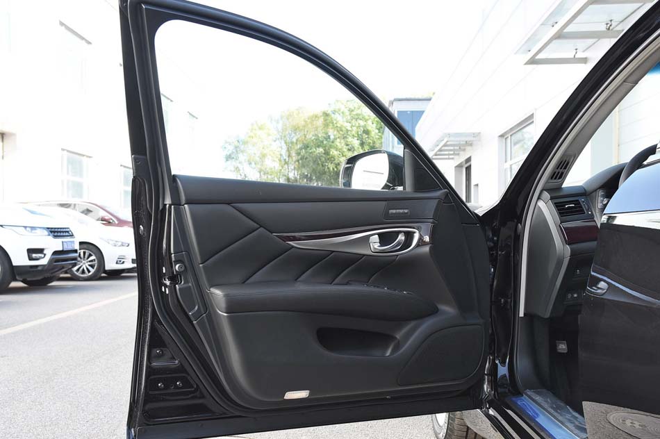 2019款 Q70L 2.0T 豪华版 座椅空间