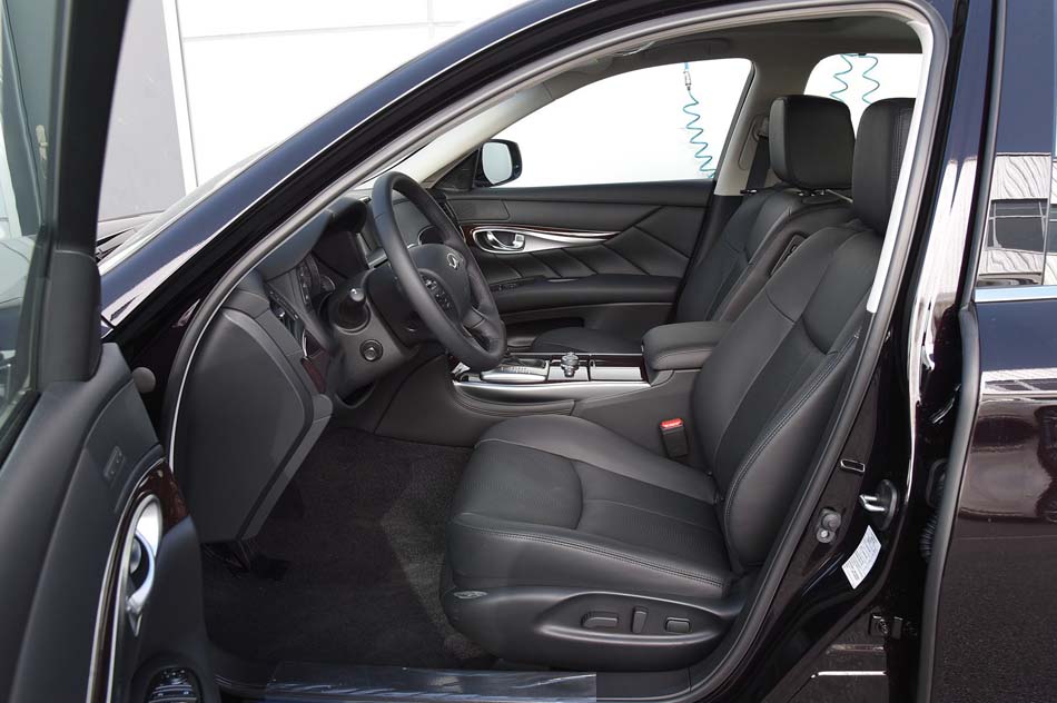 2019款 Q70L 2.0T 豪华版 座椅空间