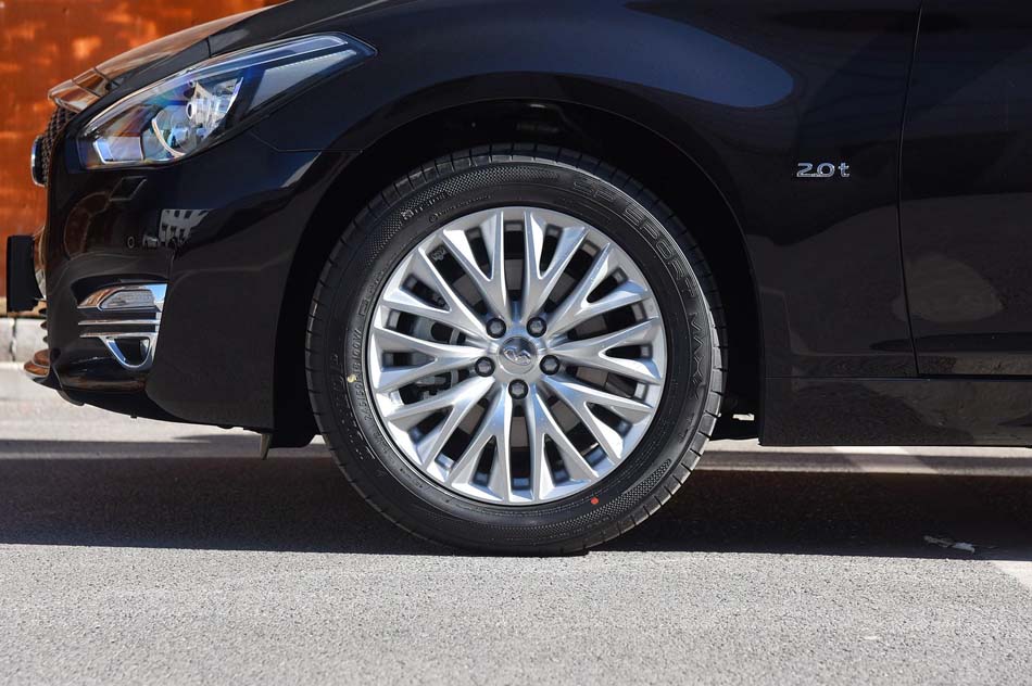 2019款 Q70L 2.0T 豪华版 细节