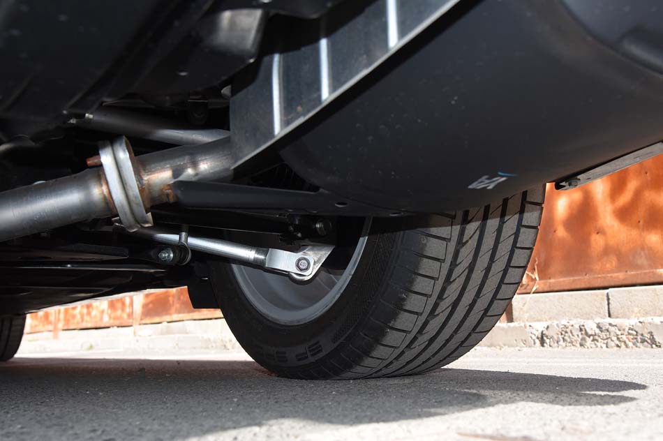 2019款 Q70L 2.0T 豪华版 引擎底盘