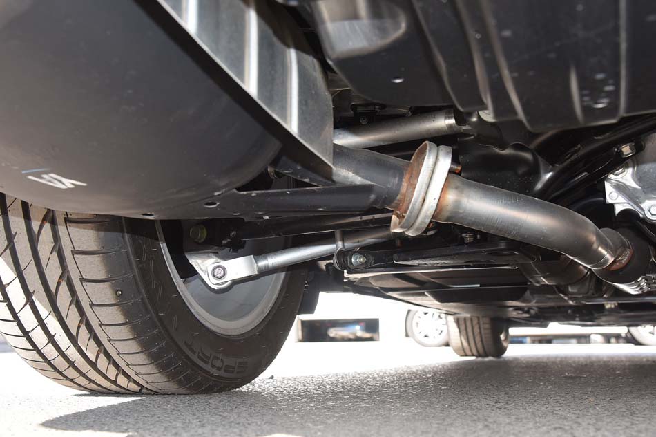 2019款 Q70L 2.0T 豪华版 引擎底盘