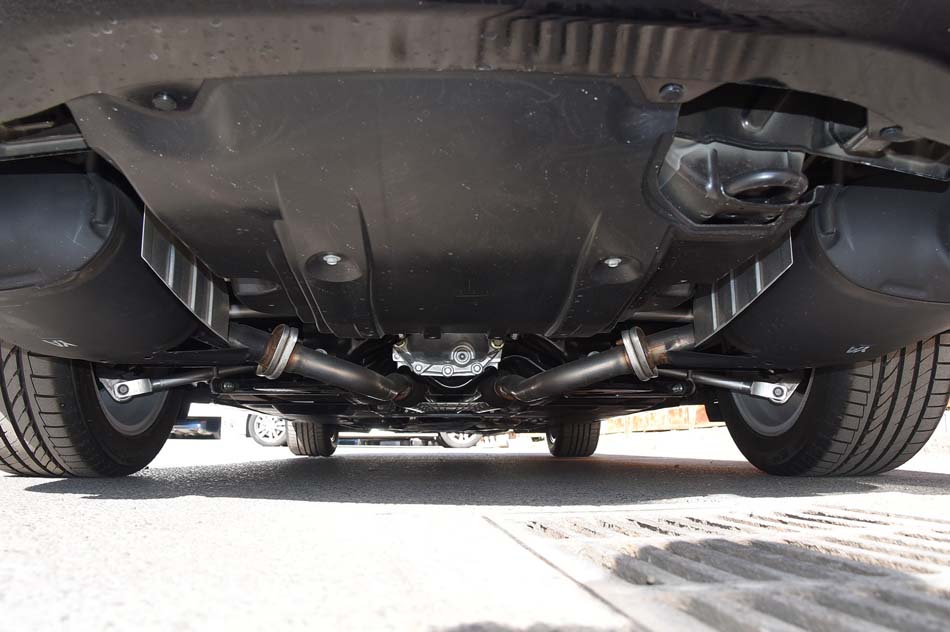 2019款 Q70L 2.0T 豪华版 引擎底盘