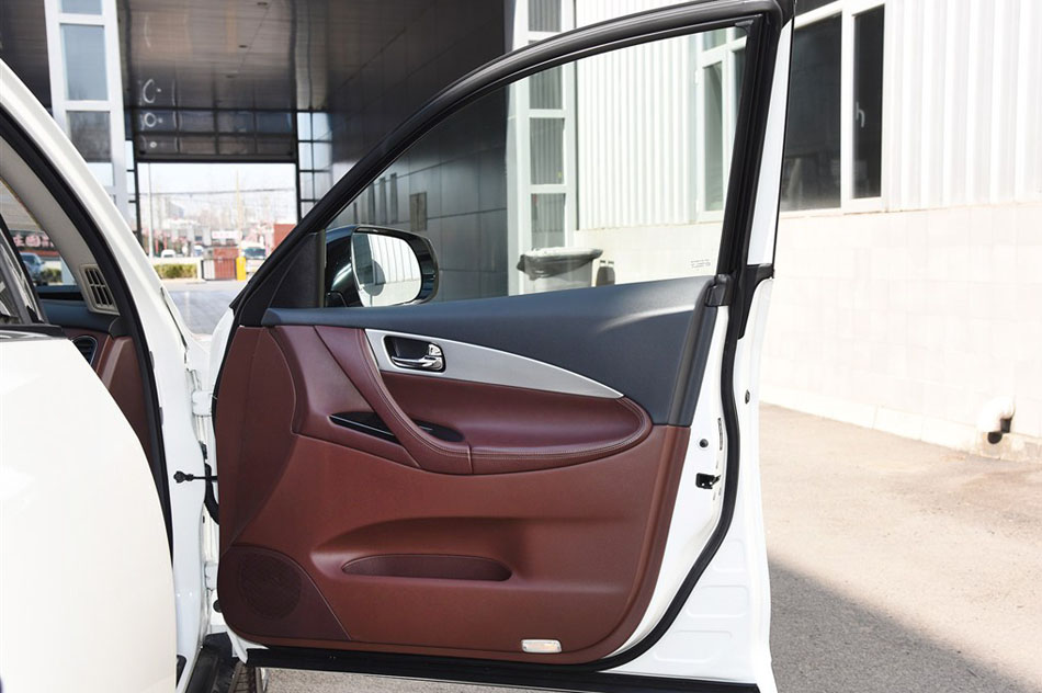 2015款 2.5L 豪华版 座椅空间