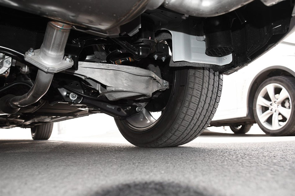 2015款 2.5L 豪华版 引擎底盘