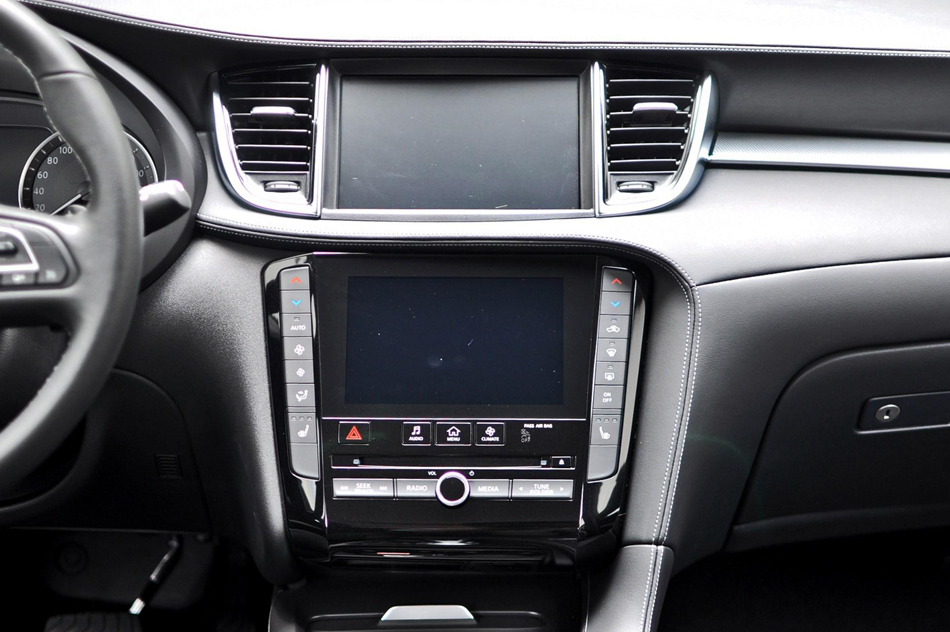 2018款 2.0T 两驱时尚版 内饰