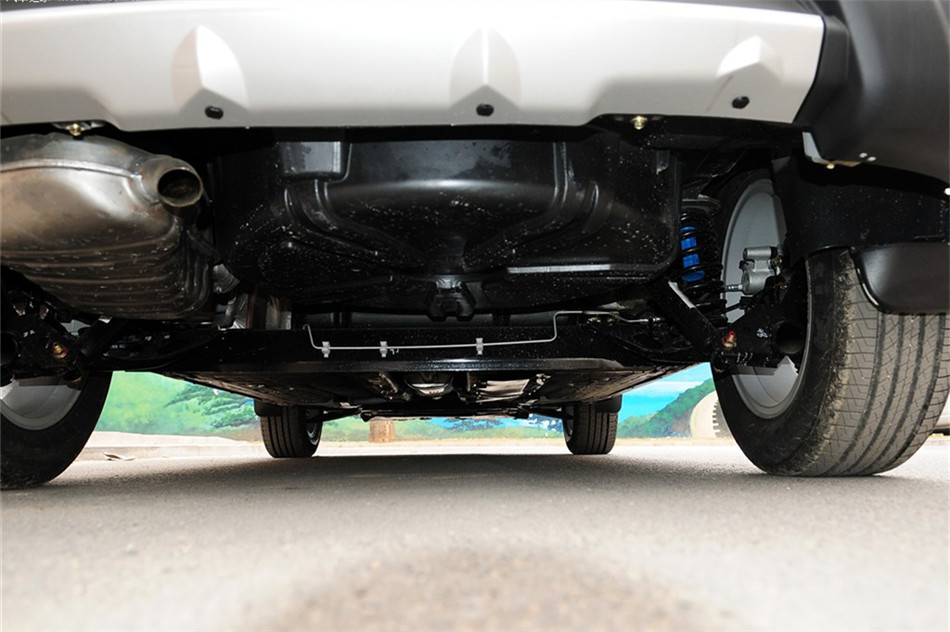 2014款 基本型 引擎底盘