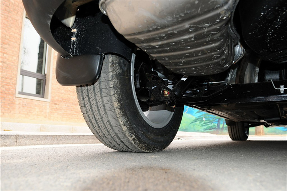 2014款 基本型 引擎底盘