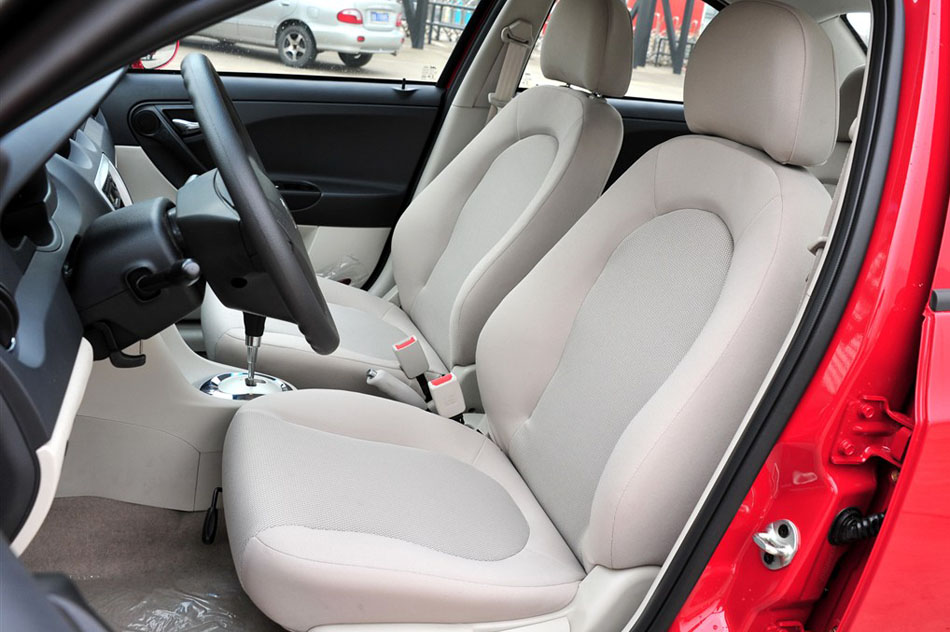 2014款 iEV4 座椅空间