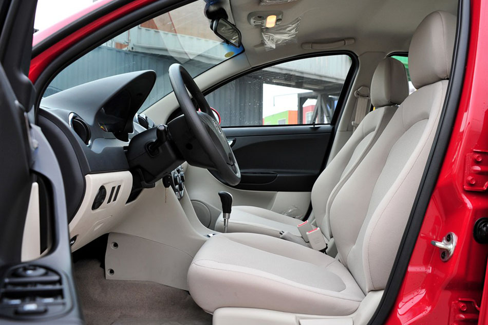 2014款 iEV4 座椅空间