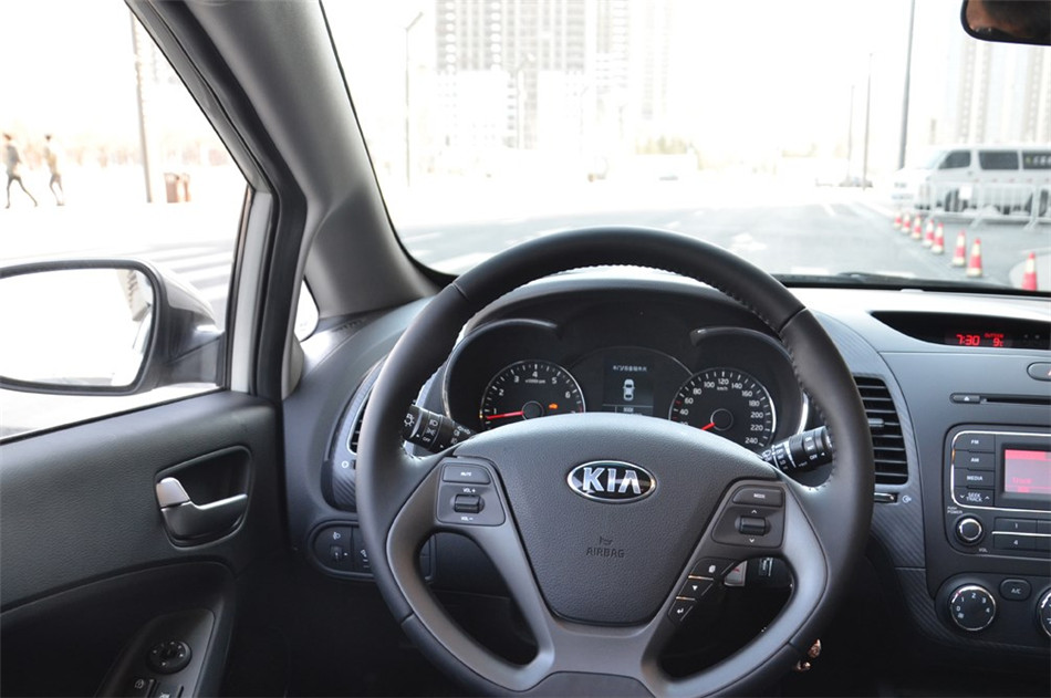 起亚K3S 2014款 1.6L MT GLS 内饰