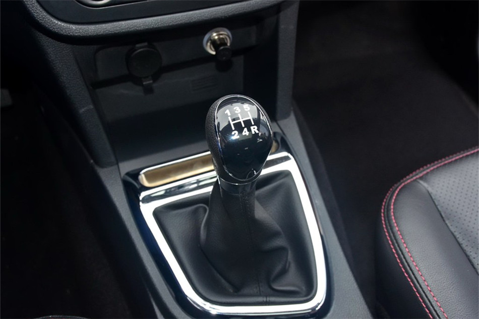 幻速S2 2014款 1.5L 手动尊贵型 内饰