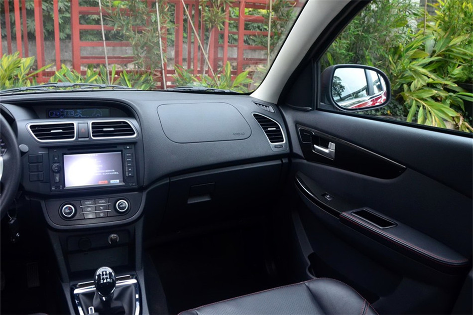 幻速S2 2014款 1.5L 手动尊贵型 内饰