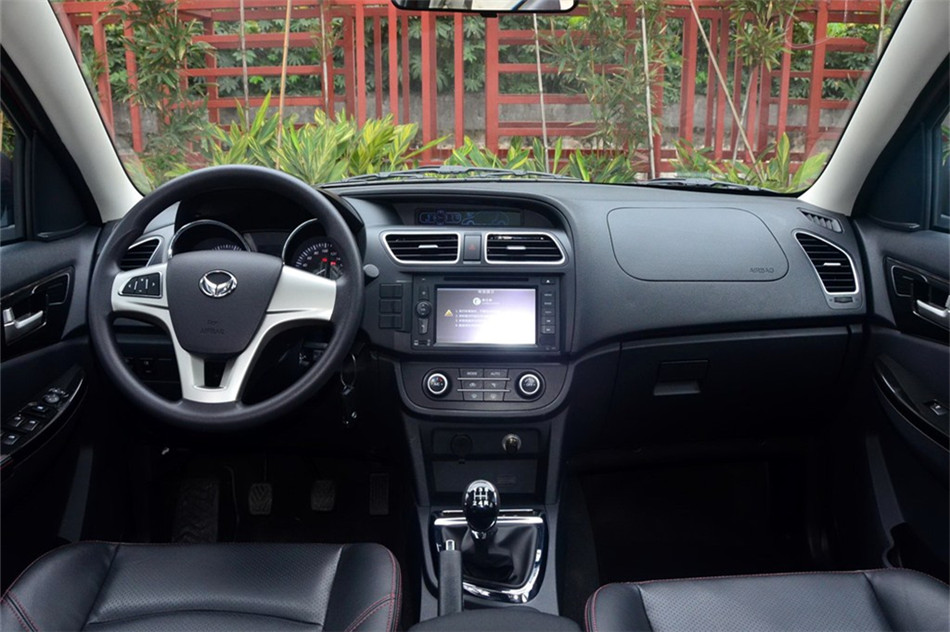 幻速S2 2014款 1.5L 手动尊贵型 内饰