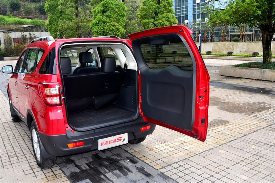 幻速S2 2014款 1.5L 手动尊贵型 座椅空间