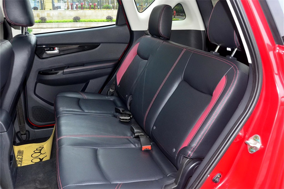 幻速S2 2014款 1.5L 手动尊贵型 座椅空间