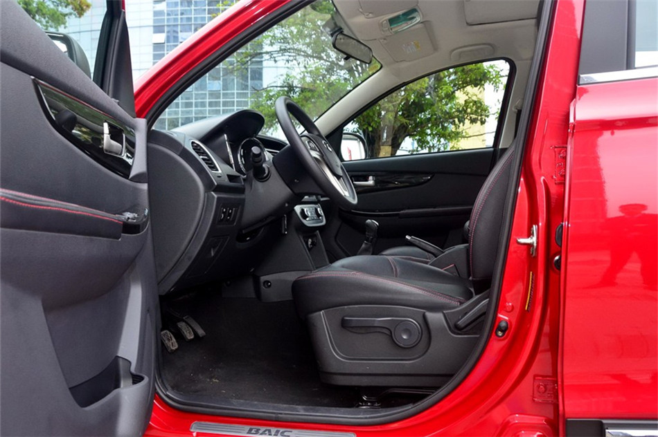 幻速S2 2014款 1.5L 手动尊贵型 座椅空间