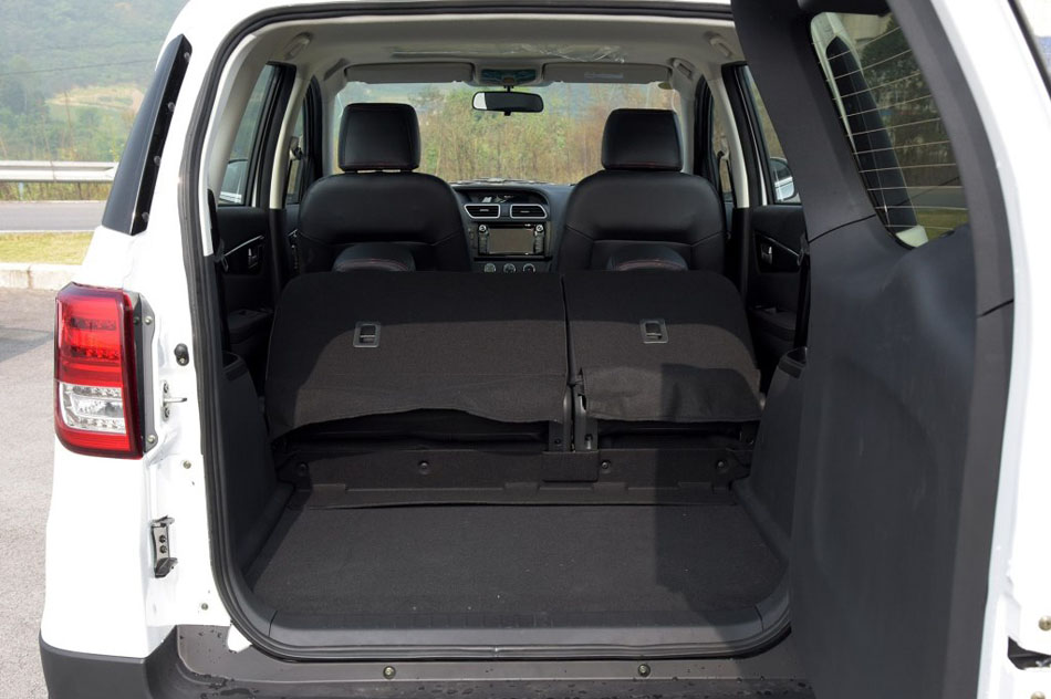 2016款 1.5L 手动豪华型 座椅空间