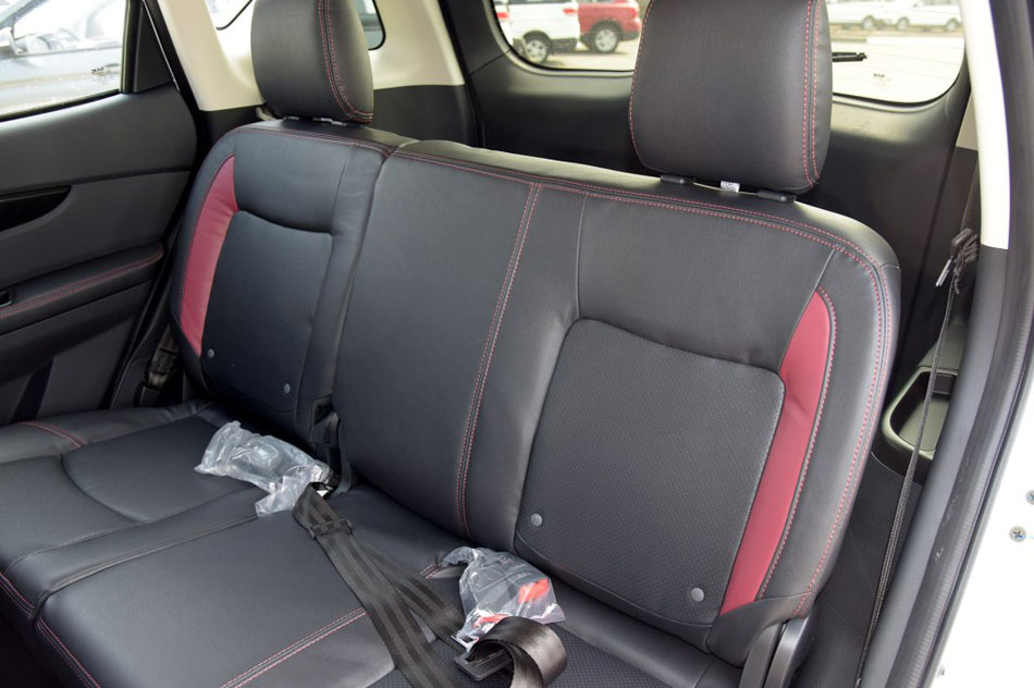 2016款 1.5L 手动豪华型 座椅空间